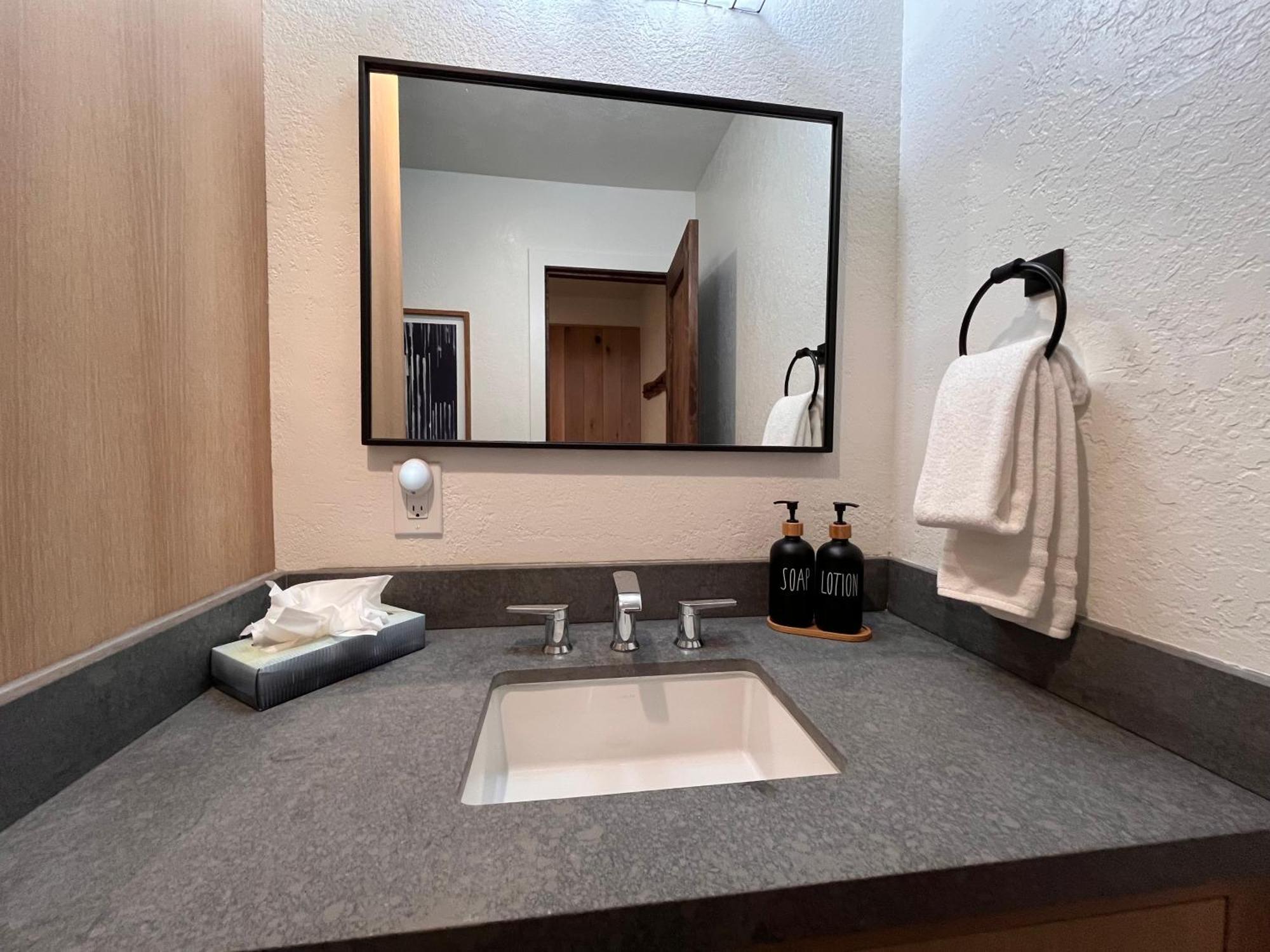 Tastefully Remodeled Condo At Mammoth Ski & Racquet Club, Hot Tub, Garage, 10 Min Walk To Ski Lifts Mammoth Lakes Dış mekan fotoğraf